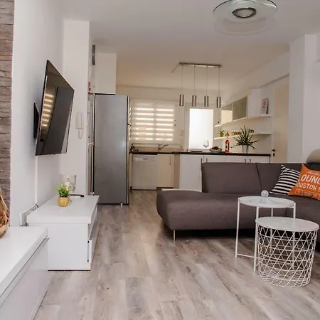 Melini Suites Boutique * لارنكا
